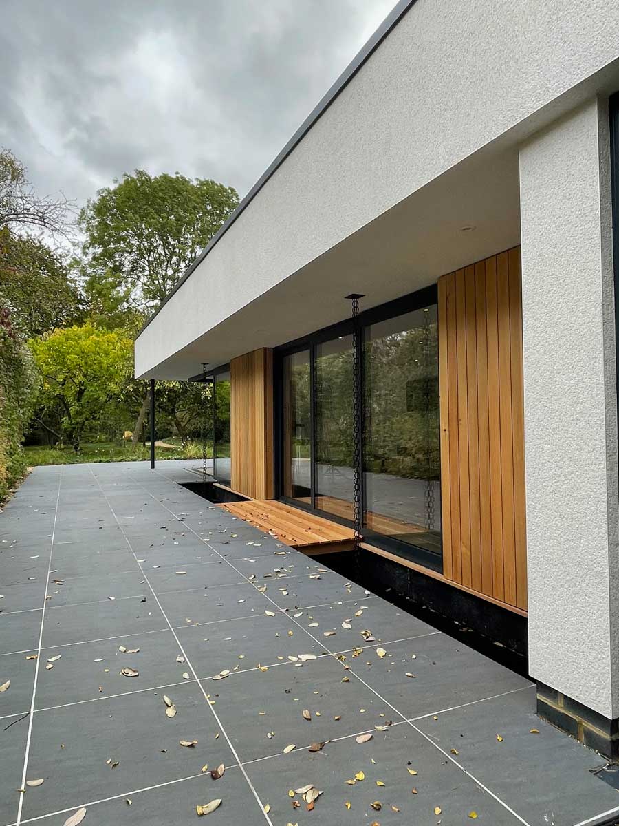 Annex to listed building 